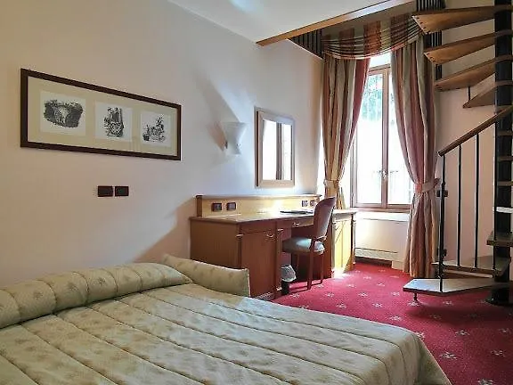 Отель Vecchia 4*